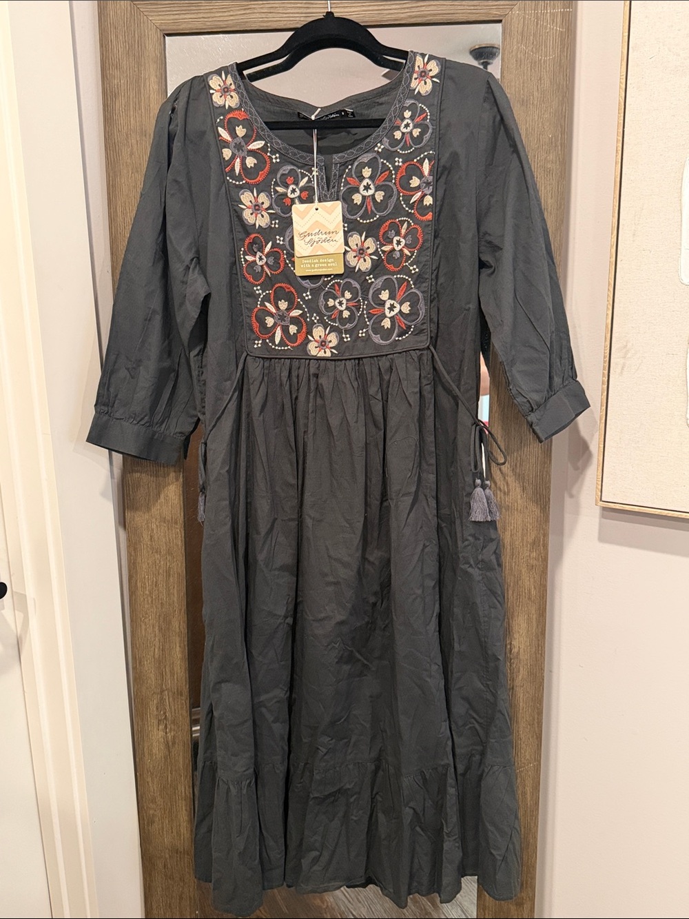 Boho kleld Sahara Embroidered Dress with Floral Yoke